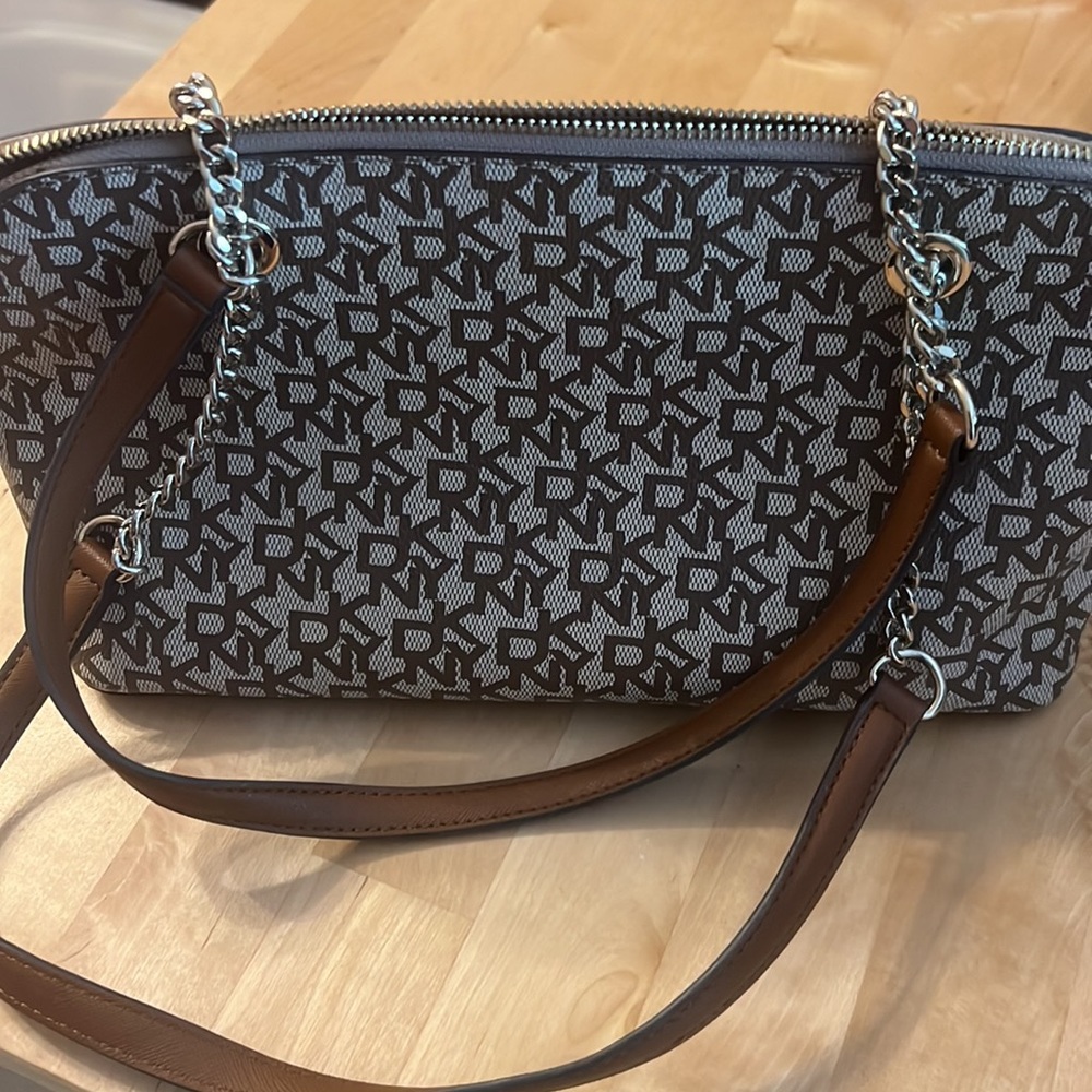 DKNY Bryanna Chain Shoulder Bag NWOT - Picture 2 of 8